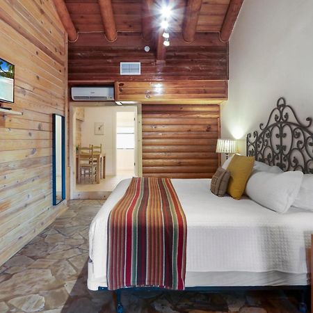 Wimberley Log Cabins Resort And Suites- Unit 3 Eksteriør bilde