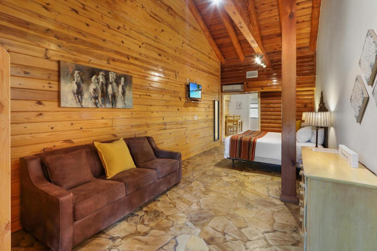Wimberley Log Cabins Resort And Suites- Unit 3 Eksteriør bilde